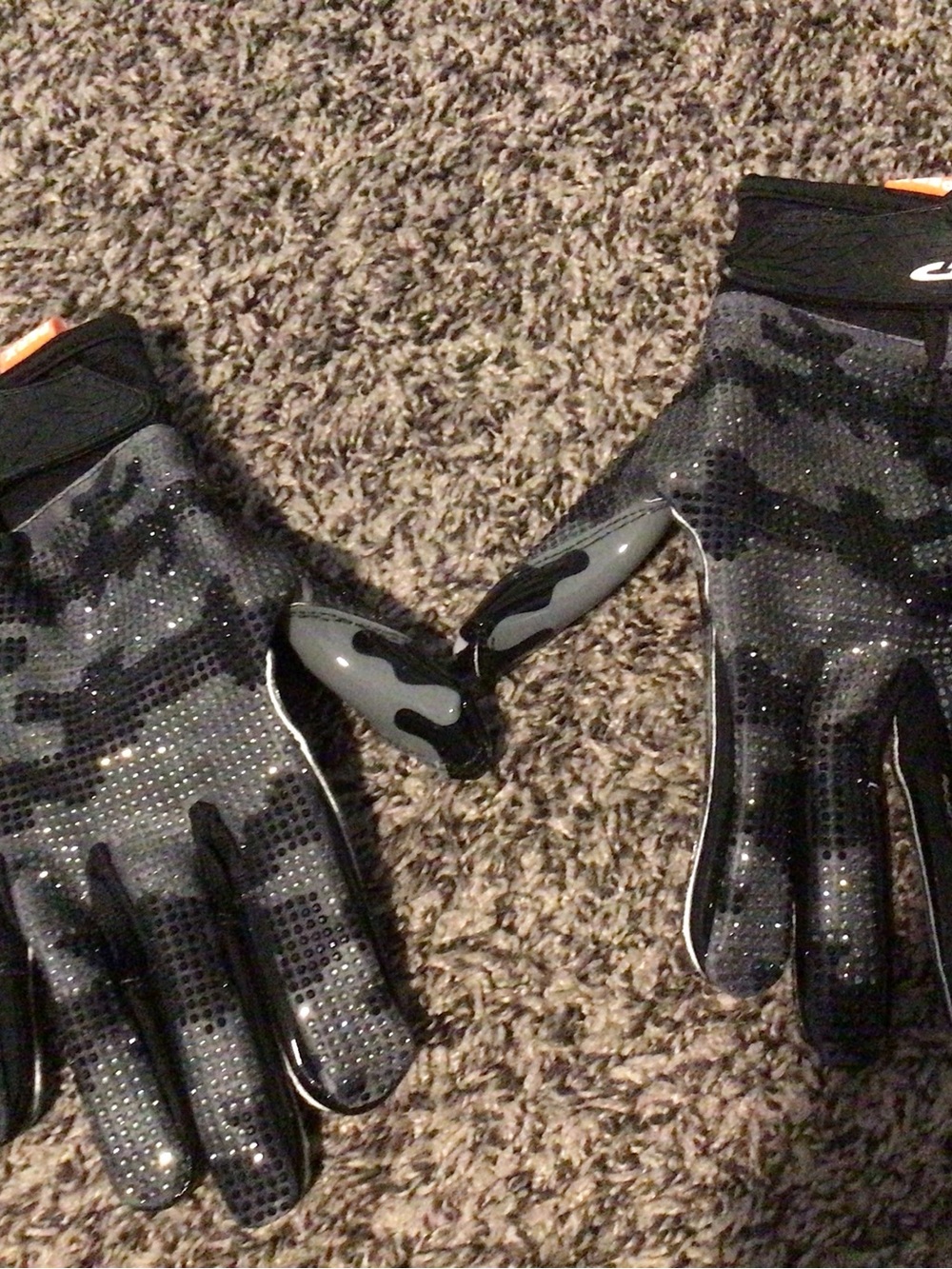 Men's Black Gray Camo Grip Gloves